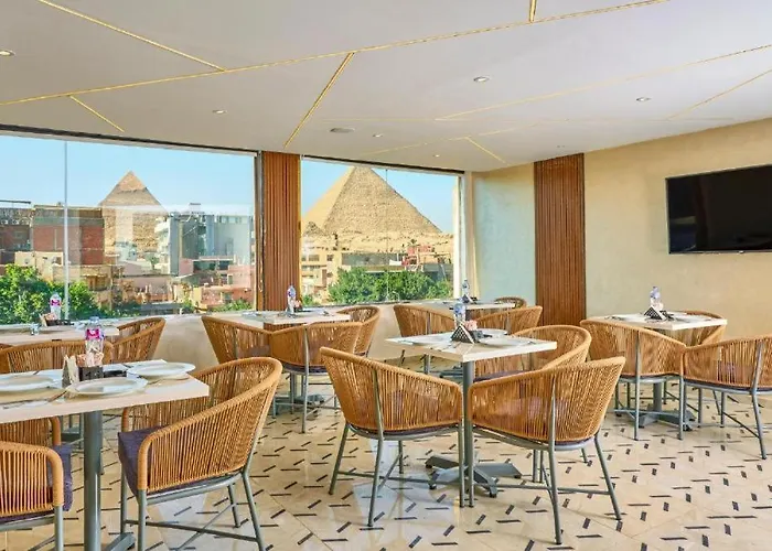 Queen Cleo Rooms With Jaccuzi And Pyramids View