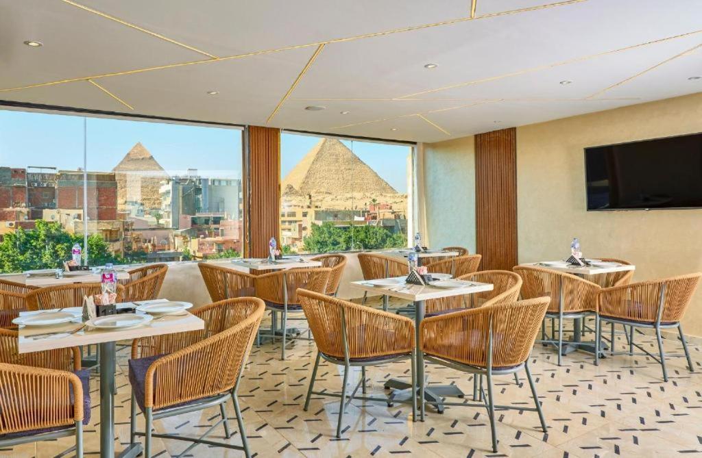 Queen Cleo With Jaccuzi And Pyramids View Hotel